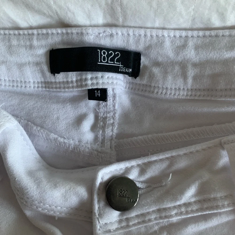 1822 Denim White Jean Shorts